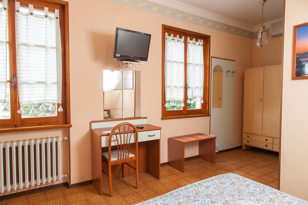 Hotel Ricordo Du Parc Tabiano Terme Room photo