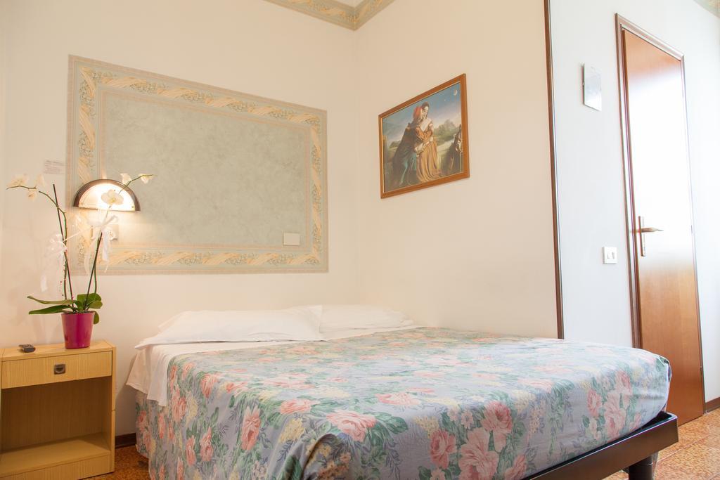 Hotel Ricordo Du Parc Tabiano Terme Room photo