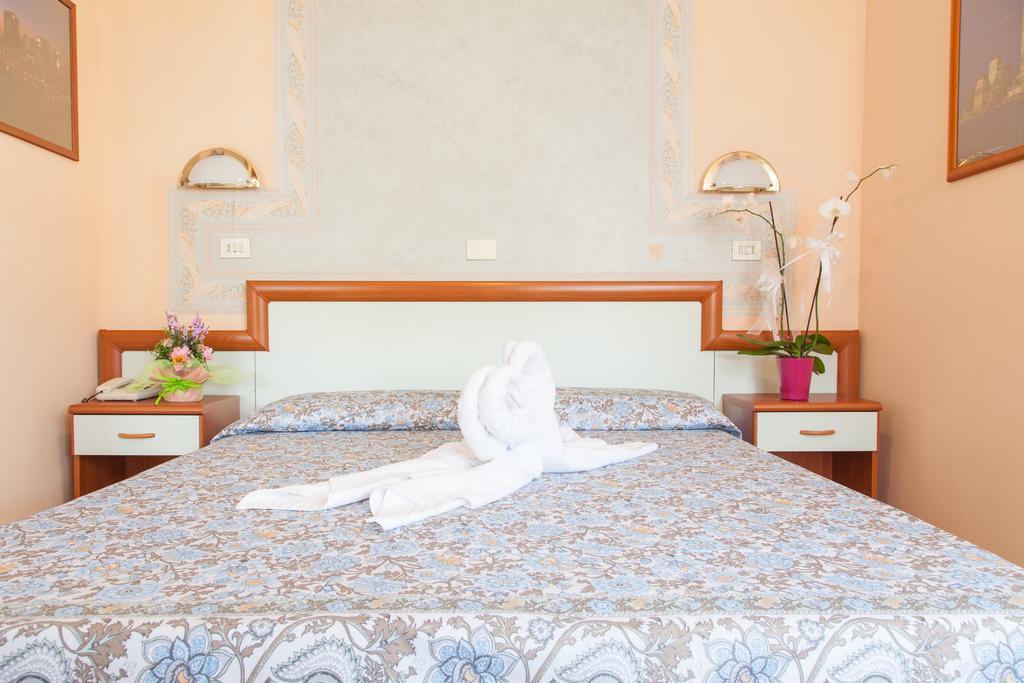Hotel Ricordo Du Parc Tabiano Terme Room photo